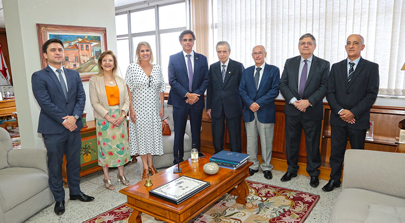 Ministro do TST visita administração do TRT-MG